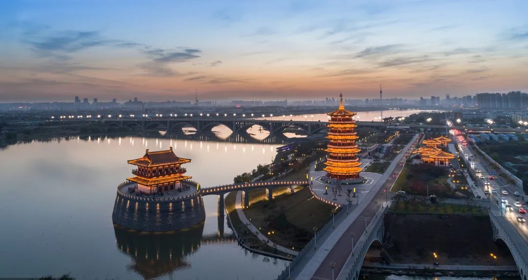 河南之声，尊敬的听众，亲爱的朋友们，携手共话美好未来